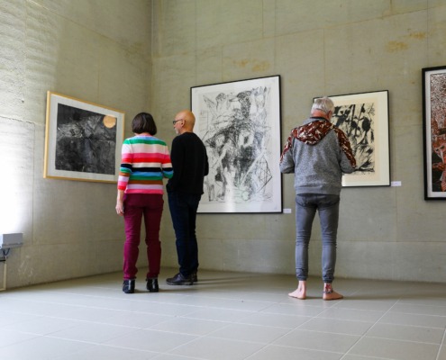 Blick in die Ausstellung der 37. Grafikbörse in der KunstWandelhalle Bad Elster