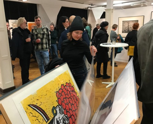 Eröffnung der 38. Leipziger Grafikbörse – Besucher in der Ausstellung