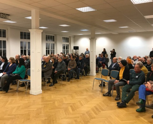Mit Besuchern voll besetzter Saal zu Eröffnung der 38. Leipziger Grafikbörse im Veranstaltungssaal des Museums für Druckkunst Leipzig